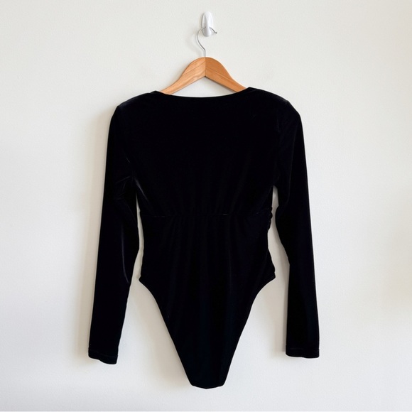 BARDOT • Lorena Velvet Bodysuit in Black - Picture 7 of 12